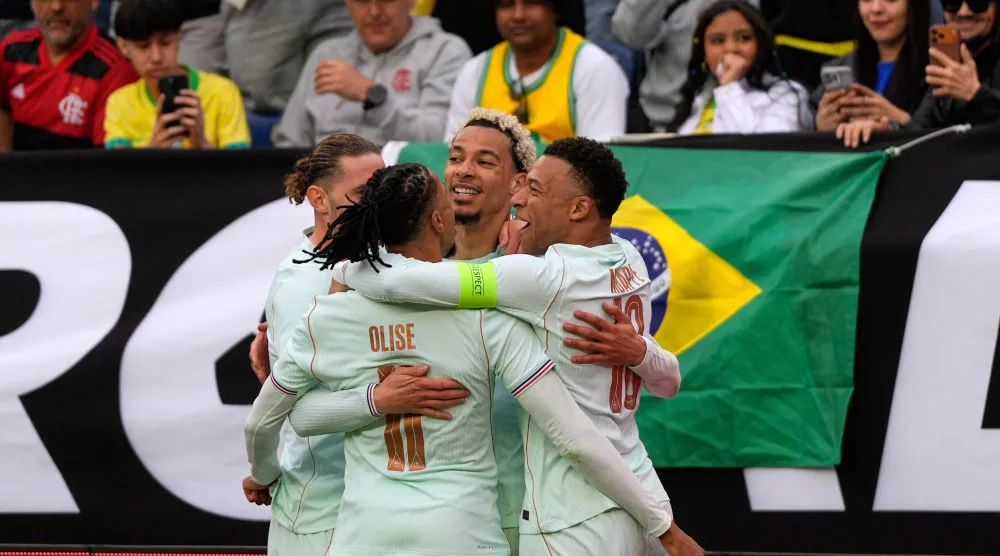 فرحة فرنسية بهدف مبابي (أ.ب)