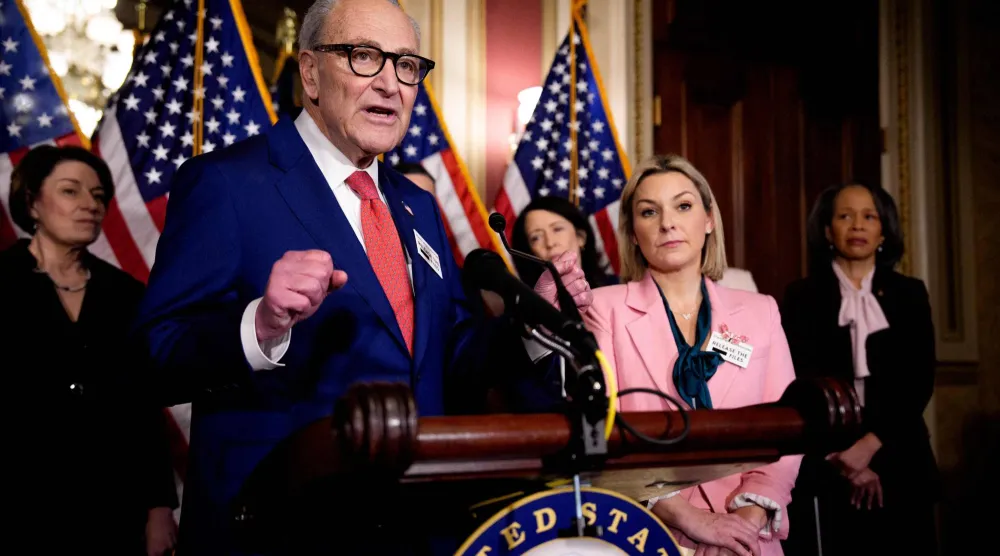 زعيم الديمقراطيين تشاك شومر في «الشيوخ» (أ.ف.ب)