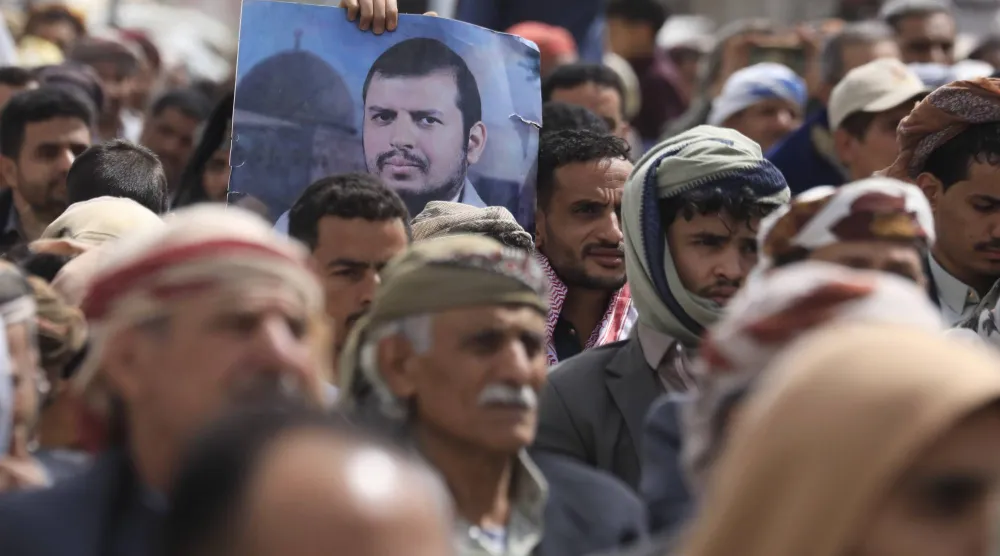 عناصر حوثيون في صنعاء خلال حشد دعا إليه زعيمهم (إ.ب.أ)