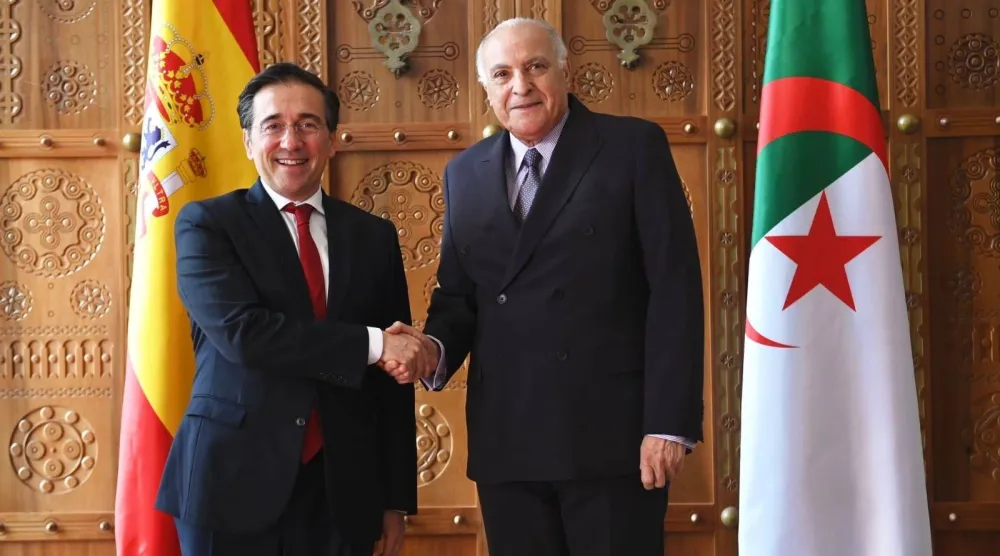 وزيرا الخارجية الجزائري والإسباني خلال لقائهما في العاصمة الجزائرية (وزارة الخارجية الجزائرية)