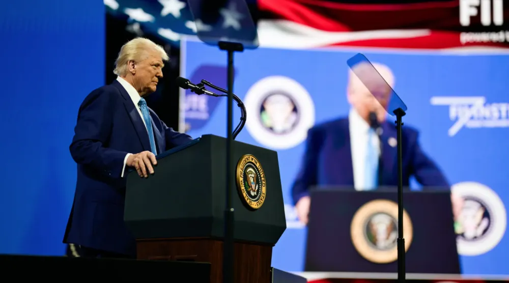 الرئيس الأميركي خلال مشاركته في النسخة السابقة لقمة «مبادرة مستقبل الاستثمار» (البيت الأبيض)