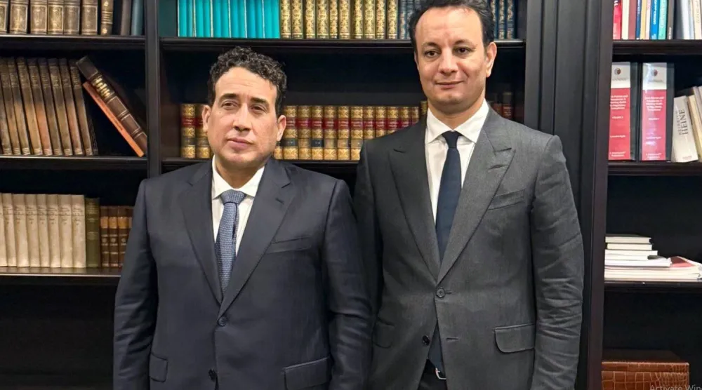 المنفي وبلقاسم حفتر في أول لقاء بينهما 26 مارس (مكتب المنفي)