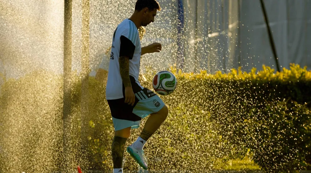 ليونيل ميسي قائد إنتر ميامي ومنتخب الأرجنتين (رويترز)