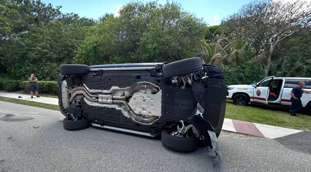 سيارة تايغر وودز بعد تعرضها للحادث (أ.ب)