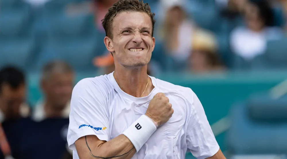 ليهيتشكا يعبر عن فرحته بعد بلوغ النهائي (رويترز)