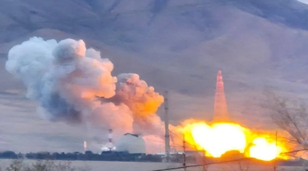 ضربات إسرائيلية على مفاعل أراك للمياه الثقيلة وسط إيران (شبكات التواصل)