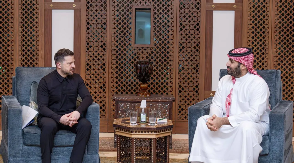 ولي العهد السعودي الأمير محمد بن سلمان خلال لقائه الرئيس الأوكراني فولوديمير زيلينسكي في جدة (واس)