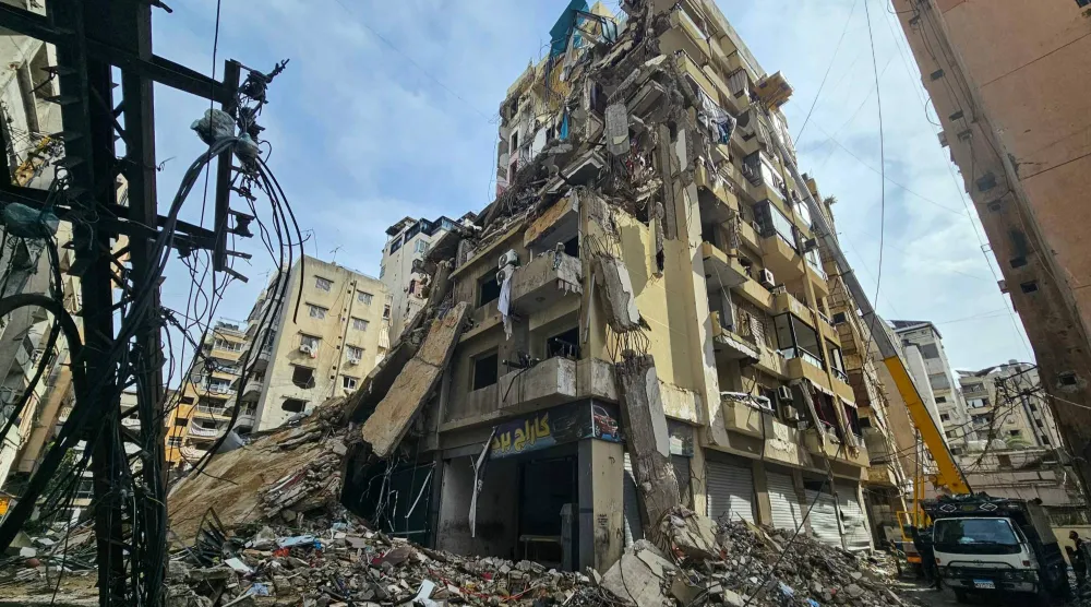 مبانٍ متضررة من جراء غارات جوية إسرائيلية استهدفت الضاحية الجنوبية لبيروت (أ.ف.ب)