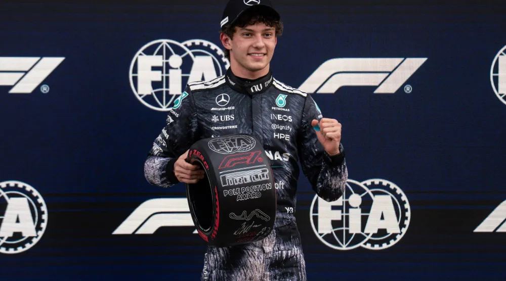 الإيطالي الصاعد كيمي أنتونيلي سائق مرسيدس (د.ب.أ)