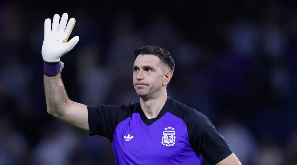 إيميليانو مارتينيز حارس الأرجنتين (إ.ب.أ)