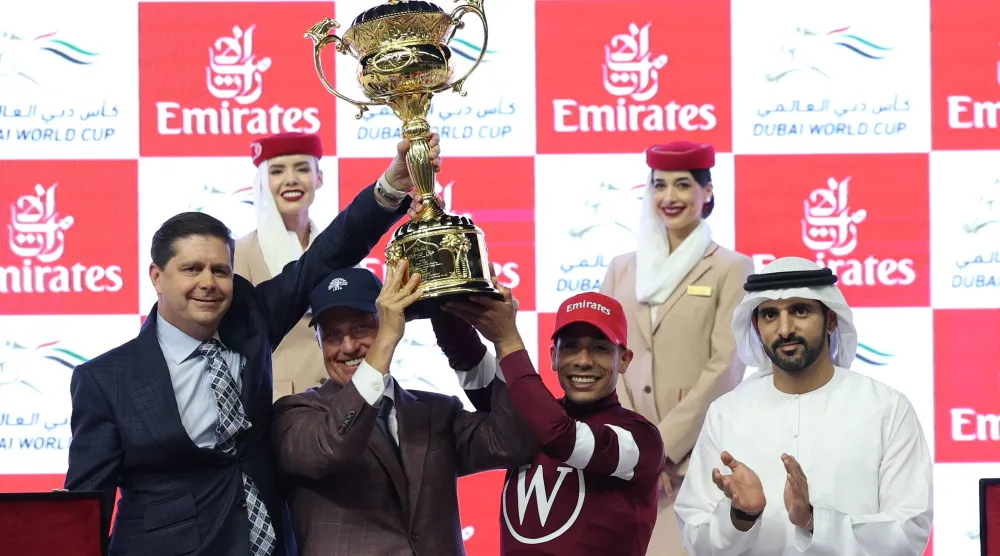 الشيخ حمدان بن محمد بن راشد ولي عهد دبي خلال تتويج «ماغنيتيود» باللقب (إ.ب.أ)