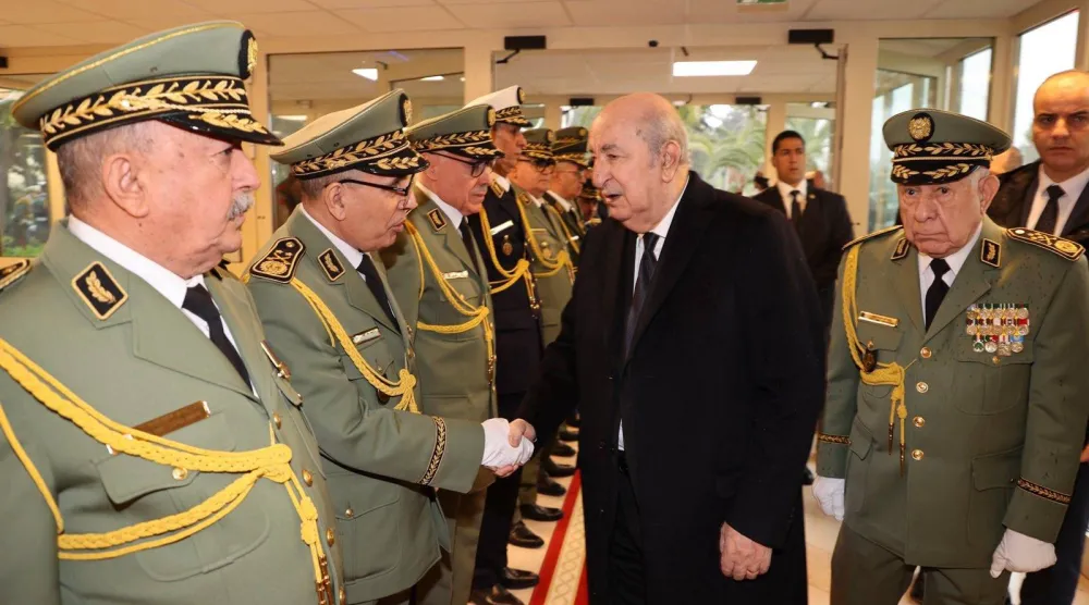 الرئيس تبون عند وصوله إلى المستشفى العسكري حيث توفي الرئيس الراحل زروال (الرئاسة)