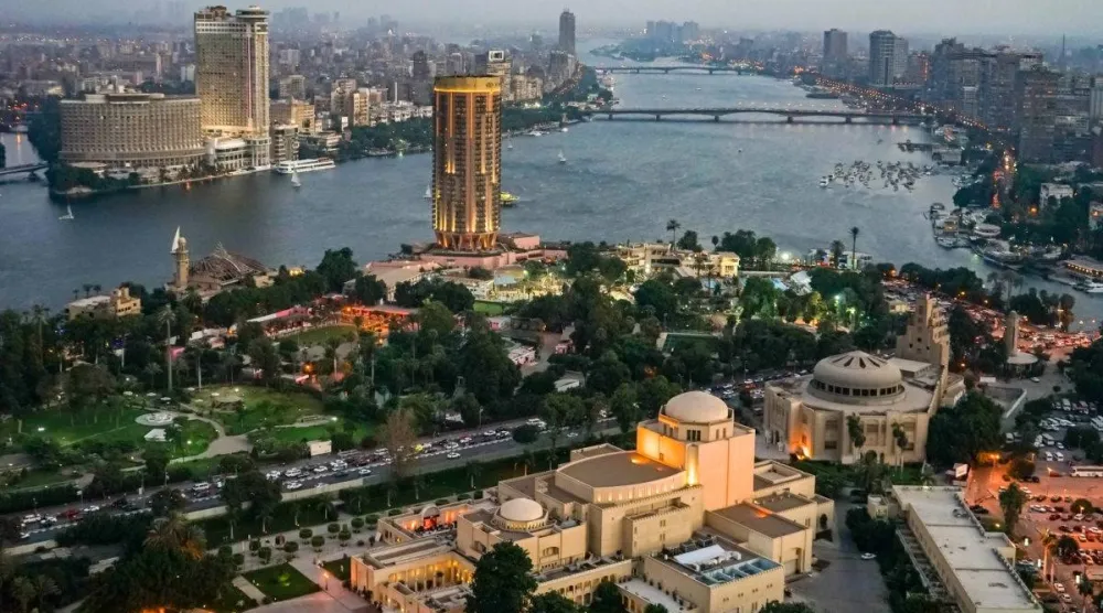 تسببت حرب إيران في خروج تدفقات أجنبية بقيمة 4 مليارات دولار من مصر حتى الآن وتراجع الجنيه 9 % مما يزيد ضغوط التضخم على مصر (رويترز)