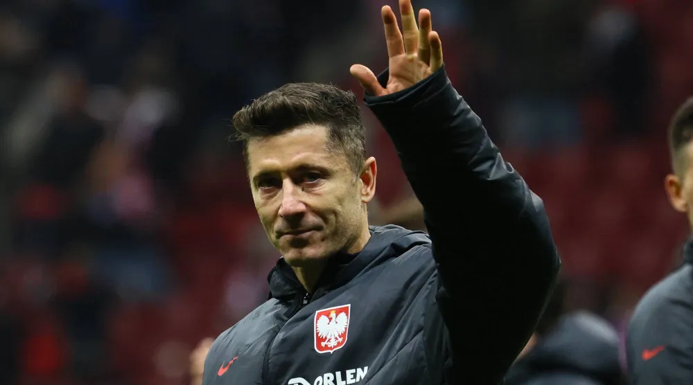 البولندي روبرت ليفاندوفسكي مهاجم برشلونة (إ.ب.أ)