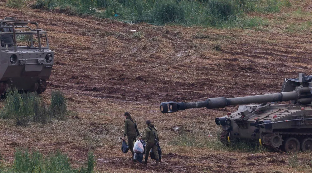 الجيش الإسرائيلي ينتشر بالقرب من الحدود مع لبنان (أ.ف.ب)