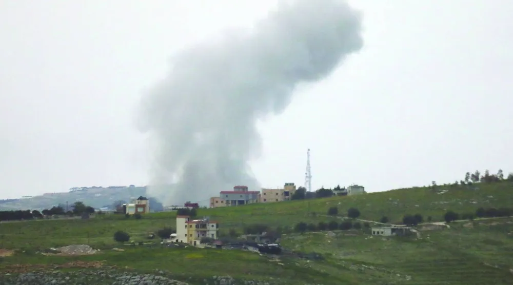 
تصاعد الدخان عقب غارة إسرائيلية في ظل تصاعد المواجهات بجنوب لبنان (رويترز)