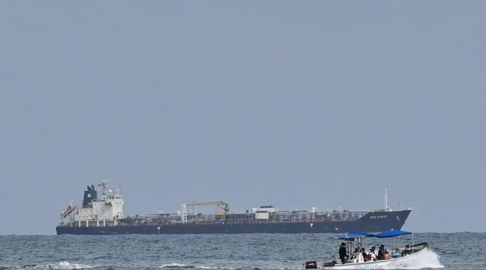 ناقلة نفط خام ترفع علم هونغ كونغ تحمل حوالي 200 ألف برميل من الوقود ذي المنشأ الروسي، متجهة إلى كوبا (أ.ف.ب)