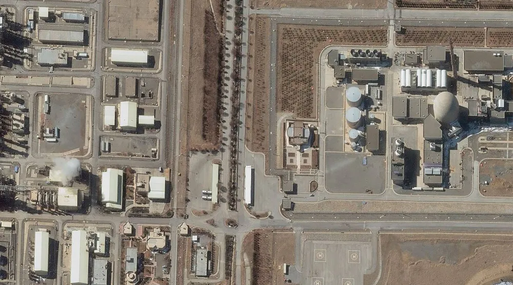 «مفاعل آراك للأبحاث» الذي يعمل بالماء الثقيل على مشارف قرية خنداب الإيرانية جنوب طهران (أ.ف.ب)