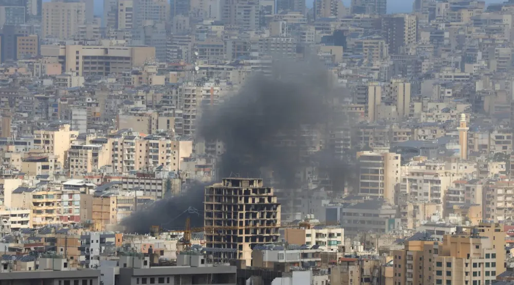 İsrail’in düzenlediği hava saldırısının ardından Beyrut’un güney banliyölerinden yükselen dumanlar (Reuters)