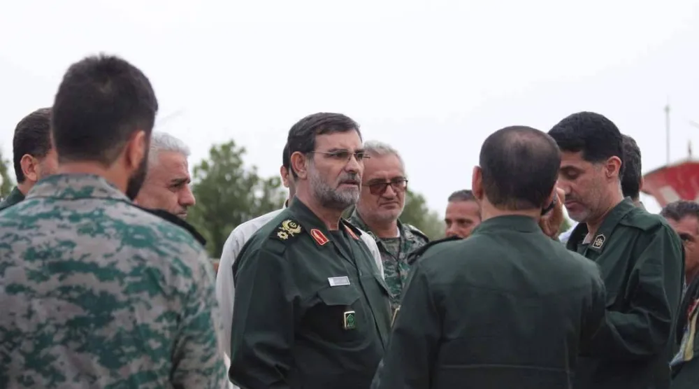 تنغسيري على هامش جولة ميدانية بشواطئ بندر عباس عام 2019 (موقع «الحرس الثوري»)