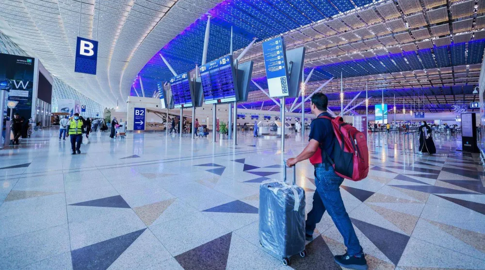 مسافرون في مطار الملك عبد العزيز بجدة (واس)