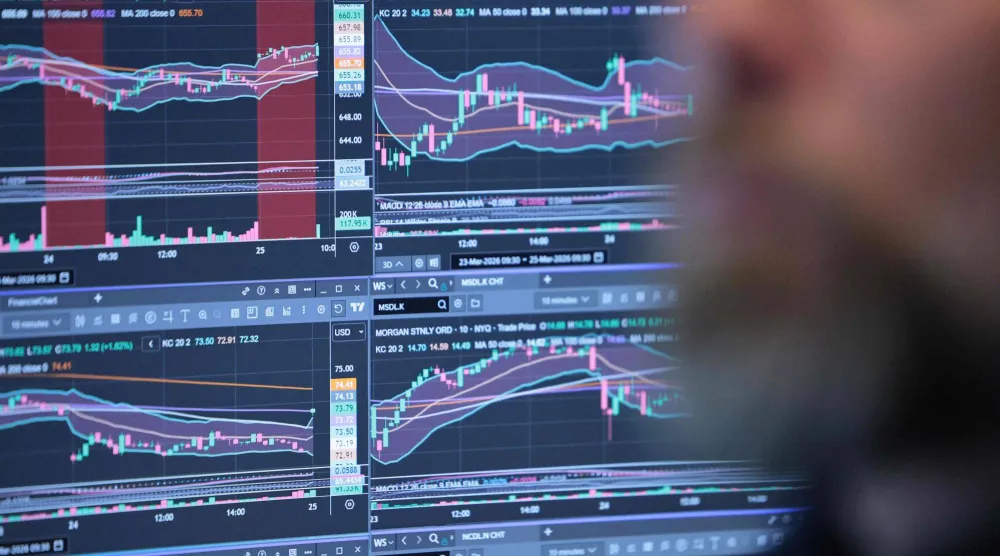 متداول يعمل في بورصة نيويورك (أ.ف.ب)