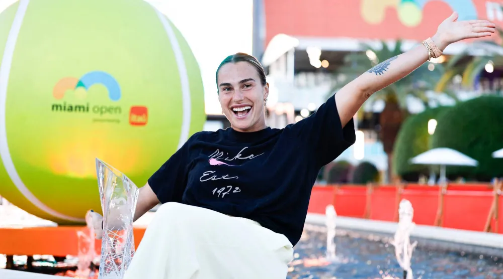 سابالينكا أحكمت قبضتها على صدارة التصنيف بعد تحقيقها إنجاز «ثنائية الشمس المشرقة» (أ.ف.ب)