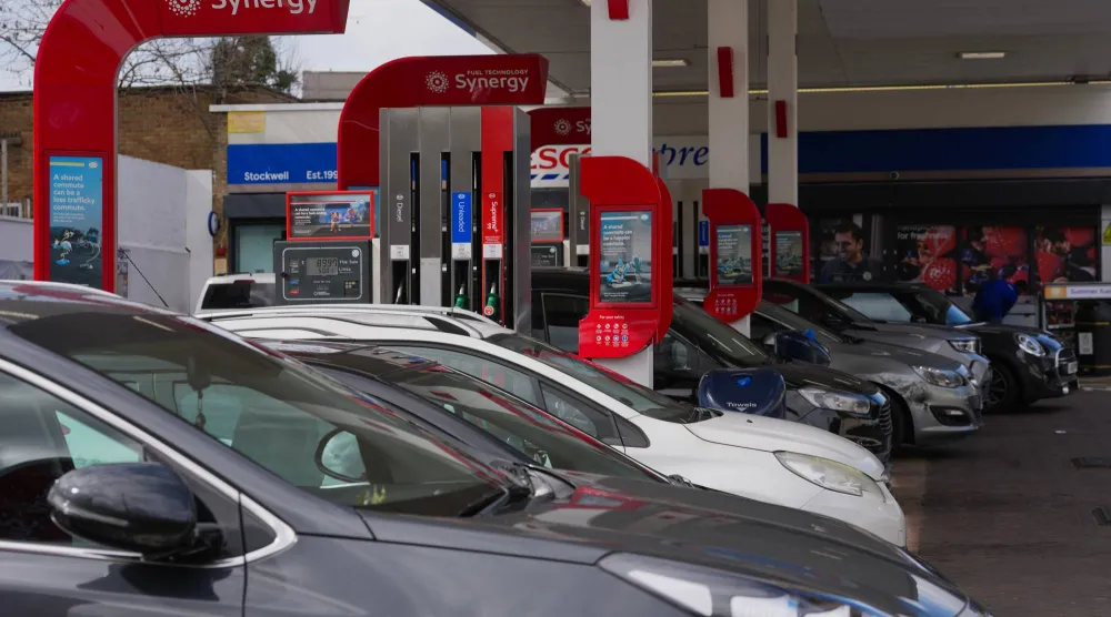 محطة وقود في لندن (أ.ب)