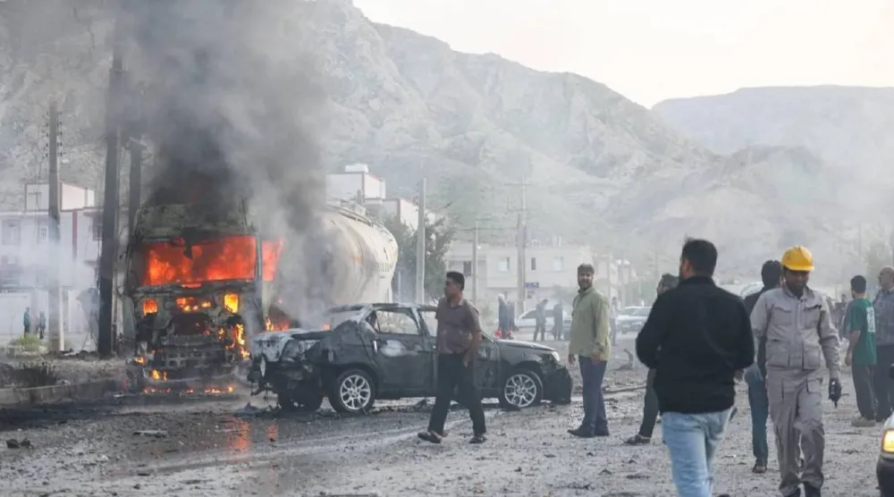 صورة نشرها التلفزيون الإيراني تظهر اللحظات الأولى لإصابة صاروخ في مدينة ملارد جنوب محافظة فارس 28 فبراير الماضي