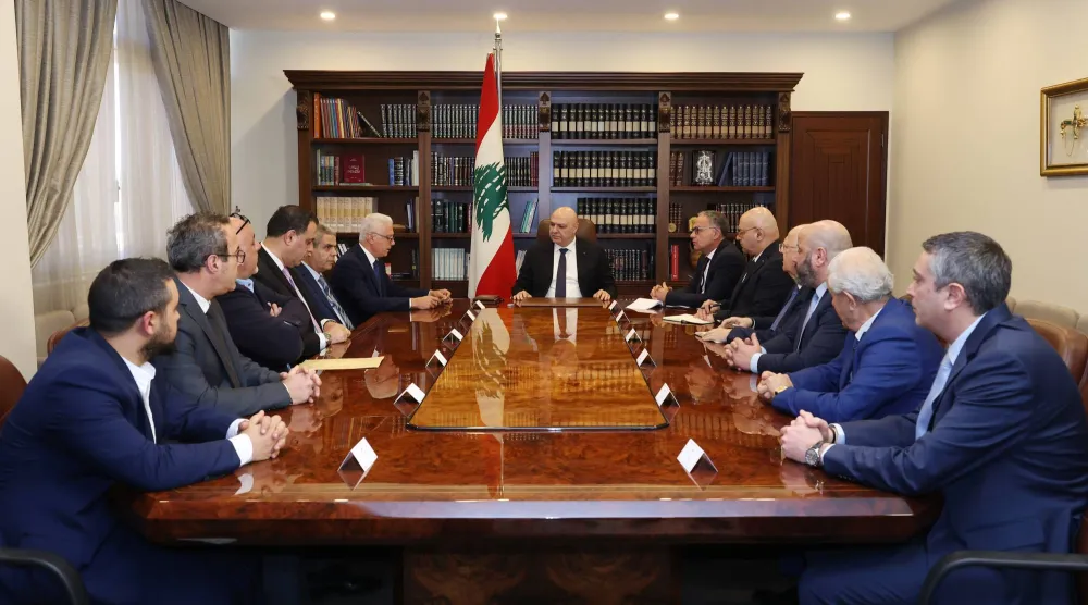 وفد من بلدة دبل الحدودية عرض أمام الرئيس جوزيف عون واقع البلدة طالباً مساعدات عاجلة لدعم صمود الأهالي (الرئاسة اللبنانية)