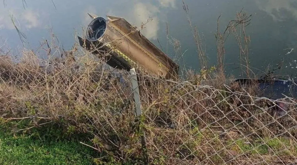 جزء من حطام صاروخ باليستي إيراني سقط بهطاي جنوب تركيا في 4 مارس الحالي بعد تصدي دفاعات حلف شمال الأطلسي له (رويترز)