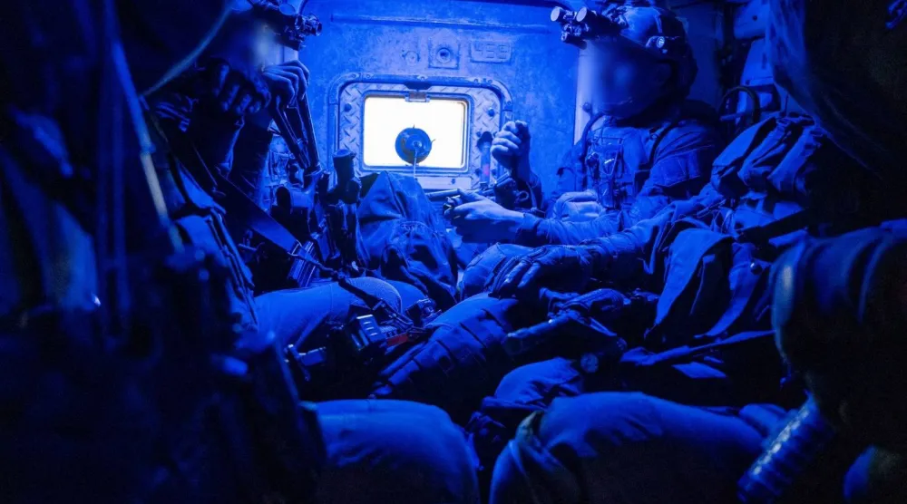 جنود إسرائيليون أثناء عملية عسكرية قرب مستشفى الشفاء في مدينة غزة نوفمبر 2023 (أ.ف.ب)