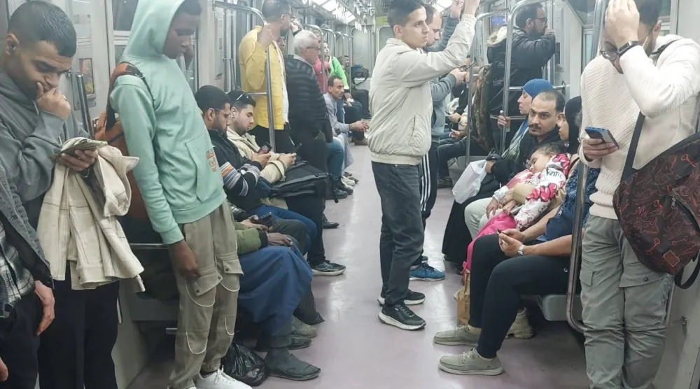 شريحة واسعة من المصريين تعتمد في تنقلها اليومي على «مترو أنفاق القاهرة» (الشرق الأوسط)