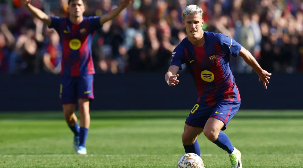 الإسباني داني أولمو نجم برشلونة (رويترز)
