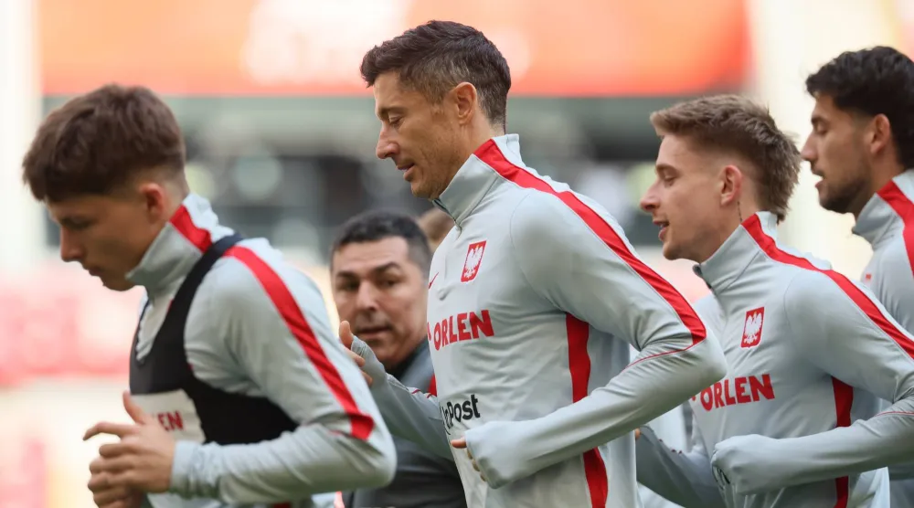 روبرت ليفاندوفسكي يسعى لقيادة بولندا لانتصار تاريخي في السويد (إ.ب.أ)