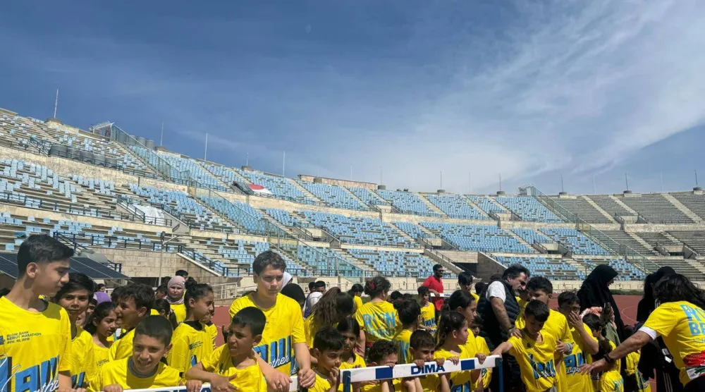 على أطراف الملعب... تقف لحظات لا تُقاس بطولها (الشرق الأوسط)