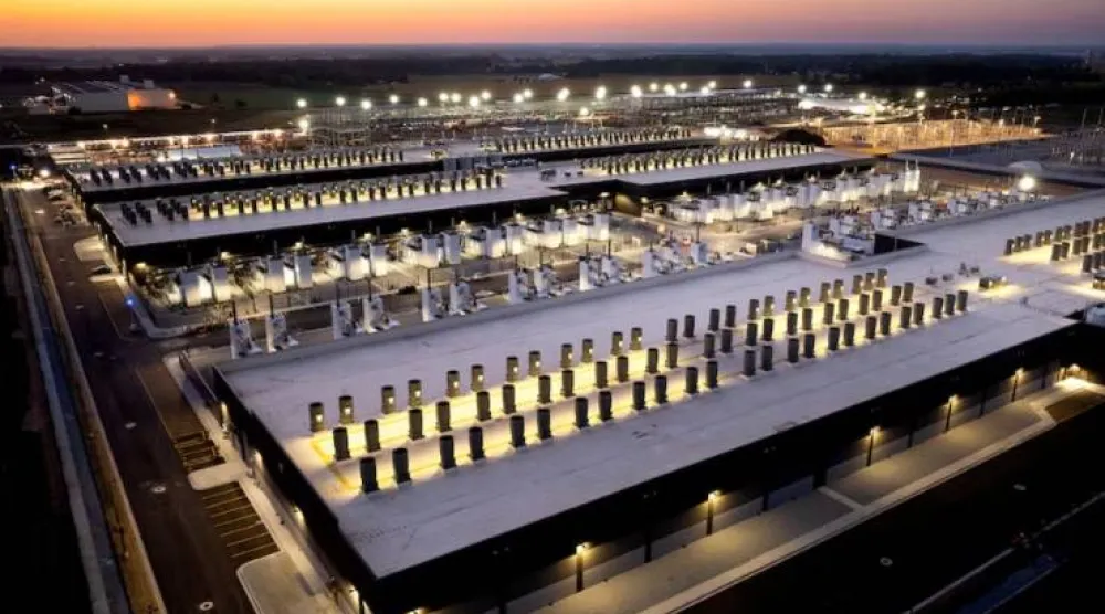 مركز بيانات الذكاء الاصطناعي لشركة «أمازون ويب سيرفيسز» في نيو كارلايل بالولايات المتحدة (رويترز)