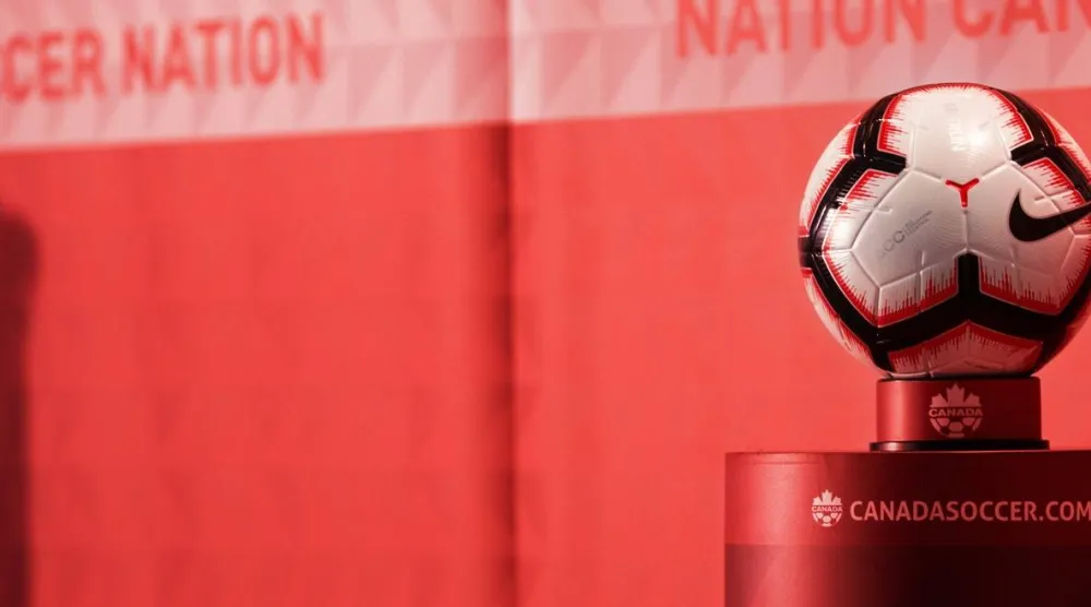 المهاجم لن يعدّ في وضع التسلل إلا إذا كانت هناك مسافة وفجوة واضحتين (الاتحاد الكندي)