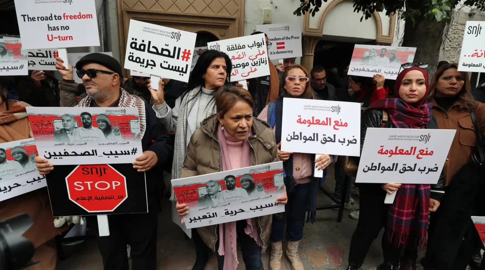 من مظاهرة سابقة نظَّمها صحافيون تونسيون وسط العاصمة (إ.ب.أ)