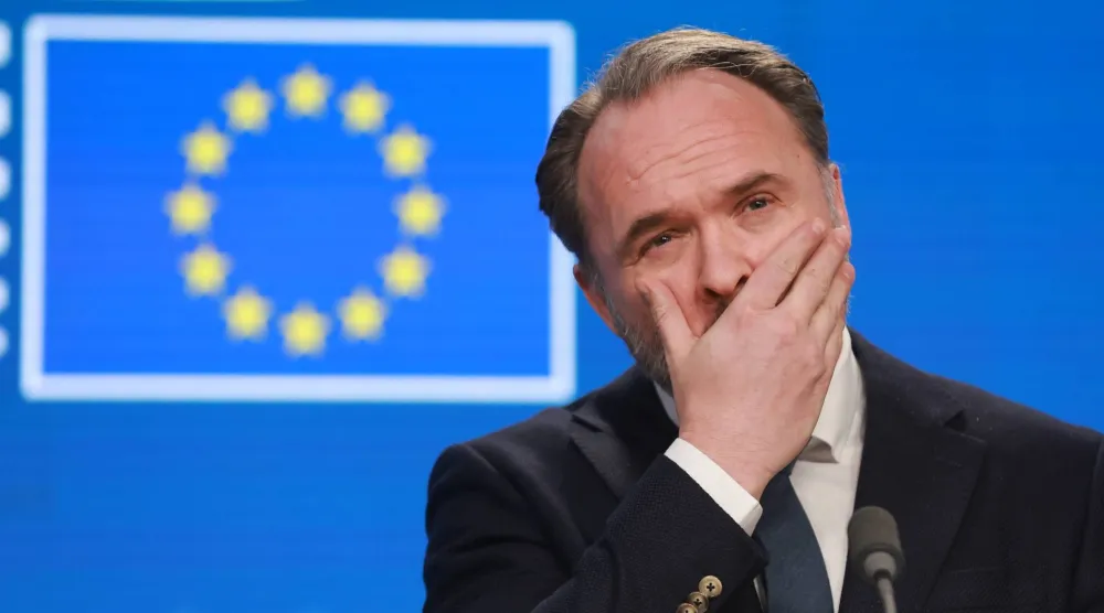 مفوض الطاقة الأوروبي دان يورغنسن في مؤتمر صحافي (إ.ب.أ)