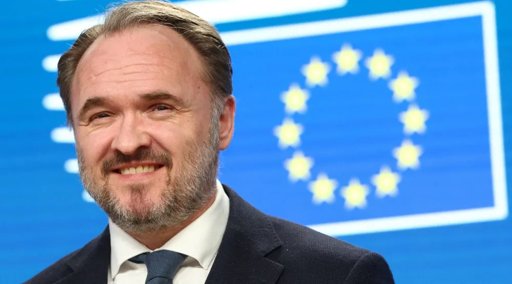 مفوض الطاقة في الاتحاد الأوروبي دان يونسن خلال مؤتمر صحافي في بروكسل ببلجيكا 31 مارس 2026 (رويترز)