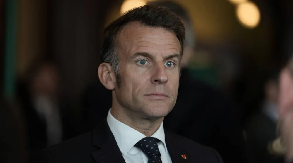 الرئيس الفرنسي إيمانويل ماكرون خلال فعالية بشرق باريس 27 مارس 2026 (رويترز)