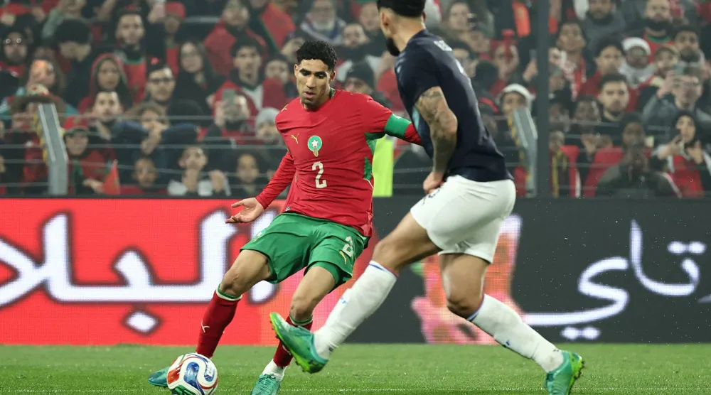 أشرف حكيمي تألق في فوز المغرب على باراغواي (رويترز)