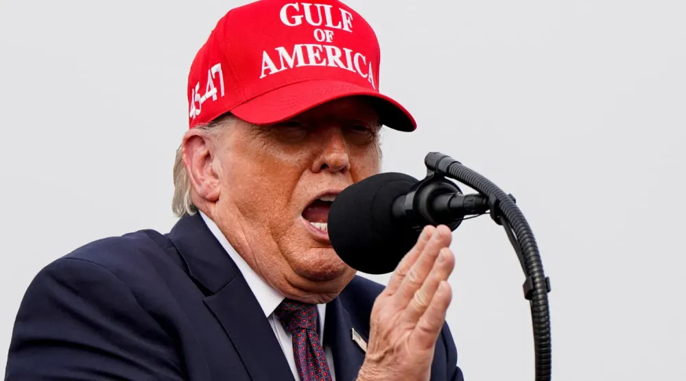 ABD Başkanı Donald Trump, 27 Şubat 2026’da Teksas, Corpus Christi Limanı’nda düzenlenen bir etkinlikte konuşma yaparken. (Reuters)