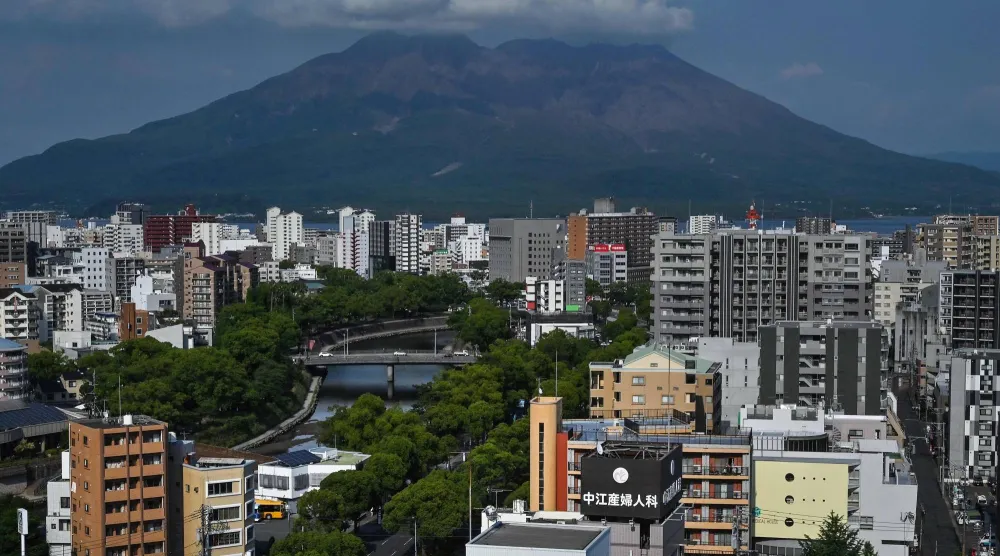 بركان ساكوراجيما في محافظة كاجوشيما جنوب غربي اليابان (أ.ف.ب)