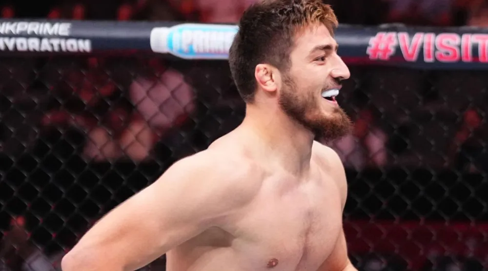 Yakhyaev aynı ivmeyle devam ederse, hafif ağırsıklette kısa sürede üst sıralara çıkması kimseyi şaşırtmaz (Zuffa LLC)