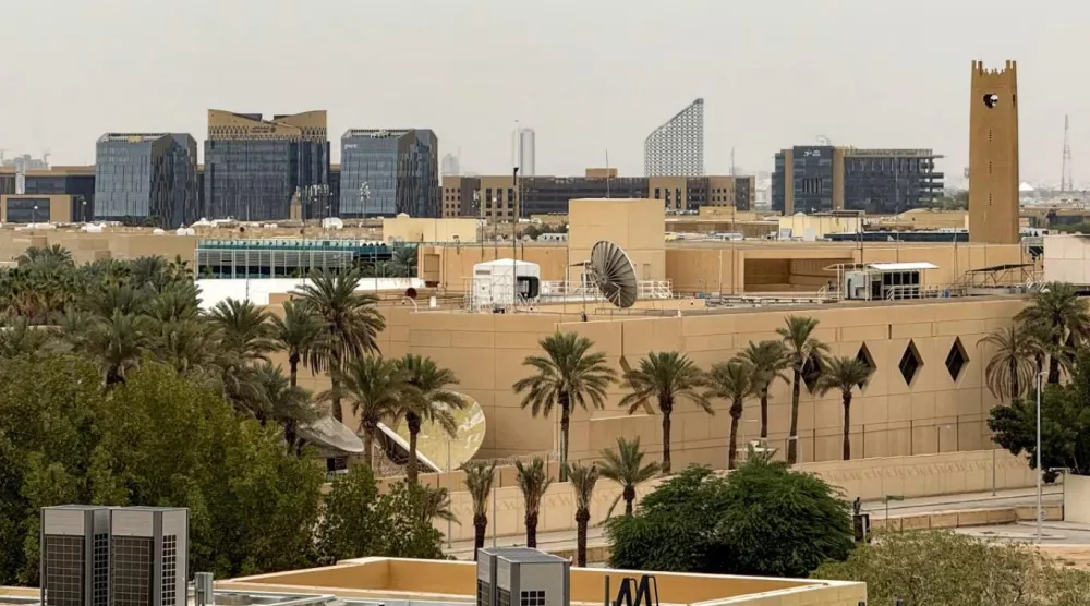 İran ordusunun drone'ları, Suudi Arabistan'daki ABD Büyükelçiliği binasını koruyan hava savunma sistemlerine yakalanmadan ilerlemiş (AFP)