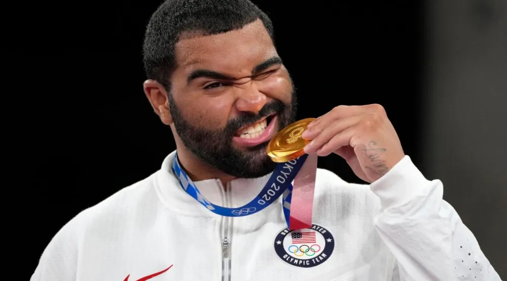 Gable Steveson, Tokyo 2020 Olimpiyatları'nda altın madalyasıyla (AP)