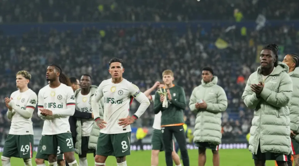 Chelsea players react disappointed after the English Premier League soccer match between Everton and Chelsea in Liverpool, England, Saturday, March 21, 2026. (AP Photo/Jon Super)


