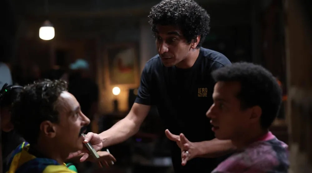 لقطة من كواليس تصوير فيلم «السادة الأفاضل»